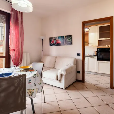 Cozy Corner Near Lucca Апартаменты *